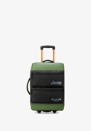 Maleta rodante verde y negra con dos cremalleras frontales, logo de Jeep y mango telescópico naranja. Textura suave, exterior acolchado.