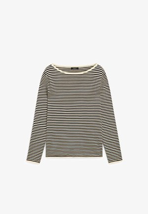 Sort og hvid langærmet trøje med vandrette striber og rund hals på hvid baggrund.