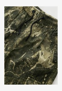 Vybrané, khaki camo