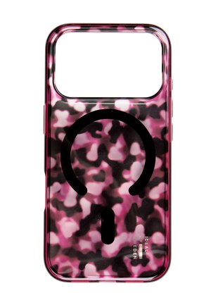 Smartphone-etui med pink og sort camouflage-mønster, stort sort trådløst opladningssymbol og IDEAL OF SWEDEN logo.