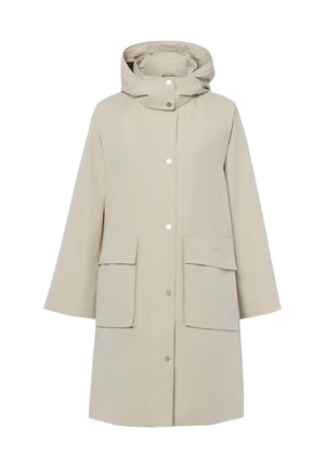 Beiger knielanger Regenmantel mit Kapuze, Druckknopfverschluss vorne, langen Ärmeln und zwei großen Klappentaschen auf der Vorderseite.