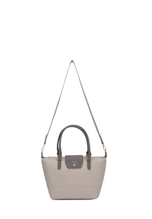 Borsa beige con manici grigi e tracolla removibile, forma rettangolare, tasca con patta e chiusura con bottone sul davanti.
