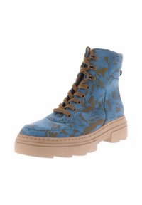 Blauwe suède veterschoenen tot de enkel met een gestructureerd bruin abstract patroon, dikke beige plateauzool en browne veters.