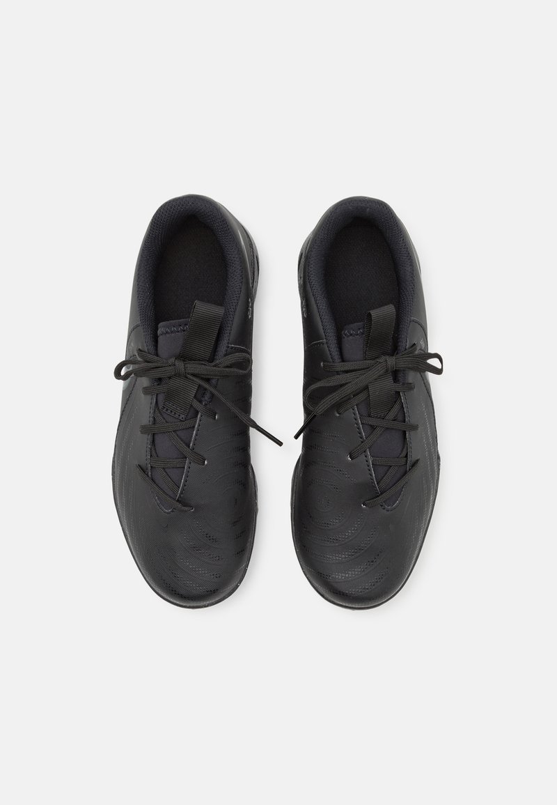 Schwarze Sportschuhe mit strukturiertem Obermaterial, runder Zehenpartie und glatten Stoffsenkeln; minimalistisch gestaltet und mit gepolstertem Innenraum für hohen Komfort.