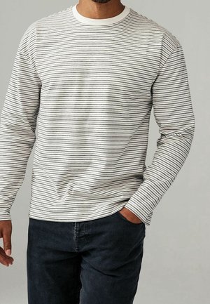 Long sleeved top - white