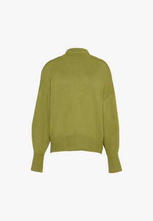 Pull en maille vert surdimensionné avec un col montant, des épaules tombantes et des manches larges ; fabriqué dans un tissu doux et texturé.