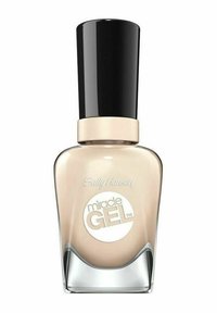 Sally Hansen Miracle Gel nagellack i en beige nyans, förpackad i en klar glasflaska med ett svart lock och silverdetaljer.