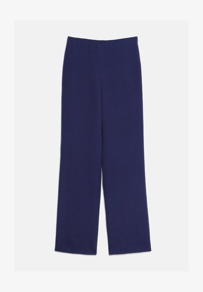 Pantalon bleu marine à jambes larges avec une taille haute et un tissu lisse, présenté à plat sur un fond blanc.
