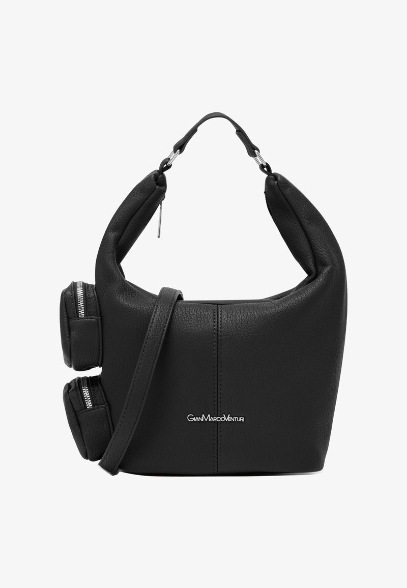 Borsa a mano in pelle nera con forma arrotondata, manico imbottito e tasche laterali con cerniera. Presenta un logo sul davanti in lettere argento.