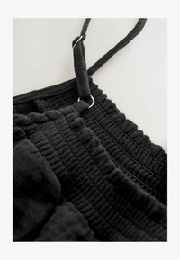 Non sélectionné, black