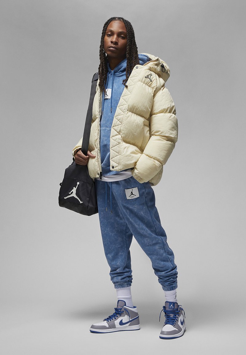 Jordan Tracksuit bottoms true blue/sail/blue Zalando.co.uk