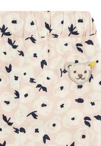 Pantalons en coton avec un motif floral rose clair. Présentent un patch en forme d'ours texturé avec un accent jaune et une taille élastique pour le confort.
