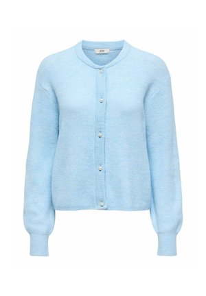 Lyseblå cardigan med ribbet tekstur, rund hals og fem perle-lignende knapper foran. Lange ermer med tettsittende mansjetter.
