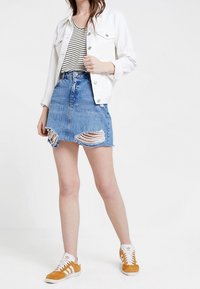 Pieces Triko s potiskem - white