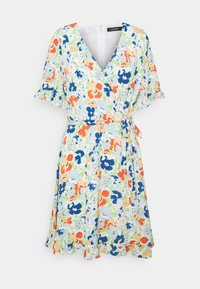 Květinové šaty s volánovými rukávy v světle modré barvě se vzorem oranžových, zelených a námořnických květin. Mají krátké volánové rukávy a zavazovací pásek v pase.