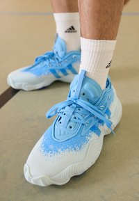 Unselected, semi blue burst/team royal blue