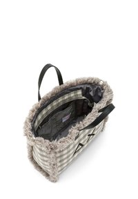 Borsa a tracolla a quadri con rifiniture in pelliccia sintetica, manici in pelle nera e rivestimento grigio. Presenta tasche interne per l'organizzazione. Forma rettangolare.