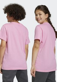 adidas Originals TREFOIL TEE-JUNIOR - Apdrukāts T-krekls - bliss pink/white