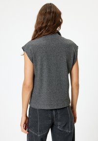 Koton - T-shirt z nadrukiem