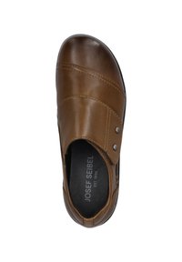 Braunes Leder-Schuh mit runder Zehenform, verziert mit gewellten Nähten, Druckknopf-Akzenten und einer schwarzen Gummisohle. Markenname innen sichtbar.