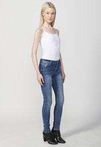 Koroshi LARGO - Aptempti džinsai - azul osc   dark blue