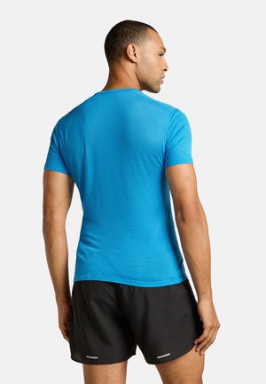 WEIGHT COOL-LITE FEATHERLIGHT CREWE - Basic T-shirt - arctic