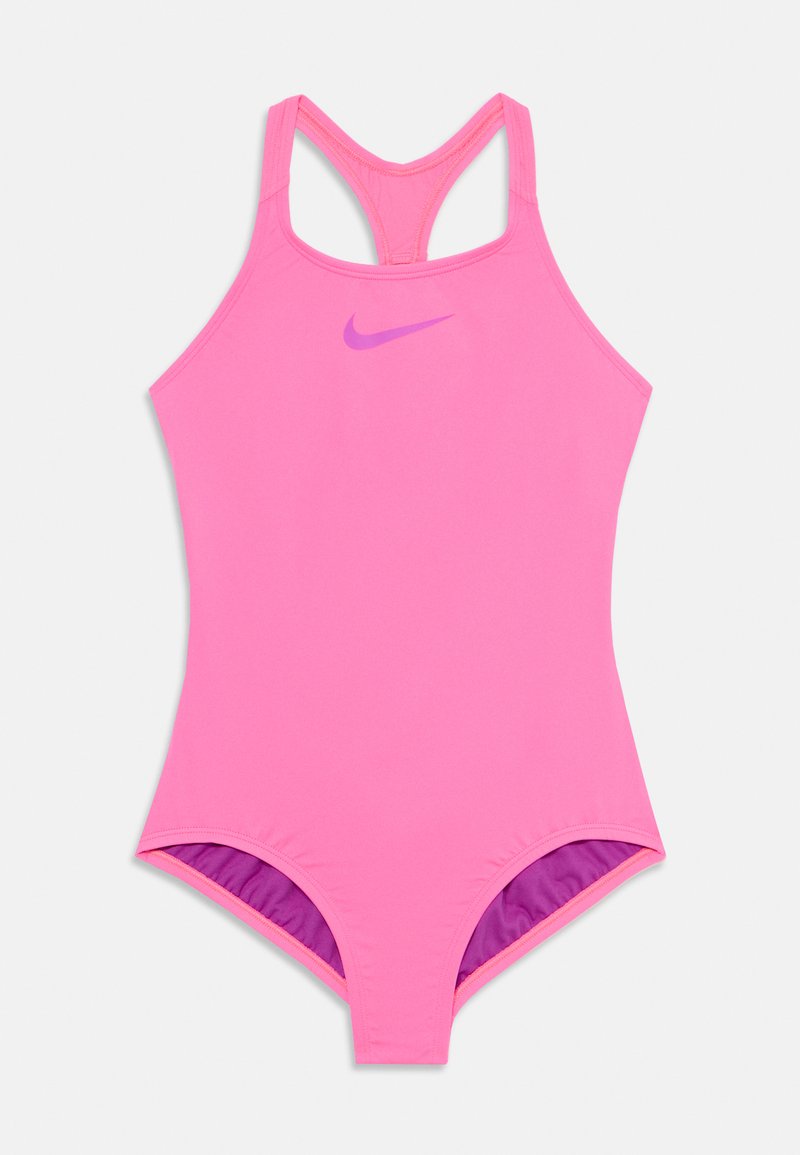 Rózsaszín egyrészes fürdőruha, racerback kialakítással, lila Nike logóval, rugalmas anyagból készült, és kontrasztos lila belső béléssel.