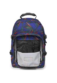 Zaino con una base blu navy, caratterizzato da un vivace motivo a foglia in verde e rosso. L'interno ha una tasca in rete e un'etichetta bianca per il comparto.