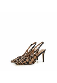 Décolleté slingback con punta affilata, caratterizzate da un motivo intrecciato in nero e beige, con tacco sottile e cinturino regolabile alla caviglia.