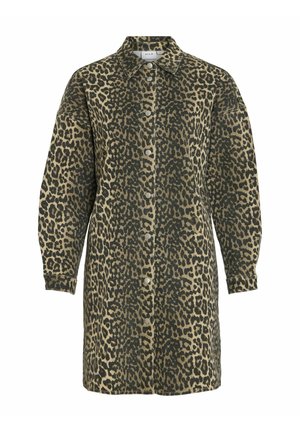 Giacca camicia con stampa leopardata in tonalità di marrone e nero, con chiusura a bottoni, colletto e maniche over-size. Il tessuto appare morbido.