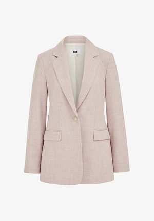 Svetlo roza blazer z zarezanim ovratnikom, zapiranjem na en gumb, dvema sprednjima žepoma in teksturirano tkanino. Dolgi rokavi.