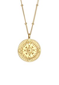 Goldpendantkette mit aufwendigem Muster, das eine zentrale Kugel und ein Sternenmotiv zeigt, hängend an einer Perlenkette.