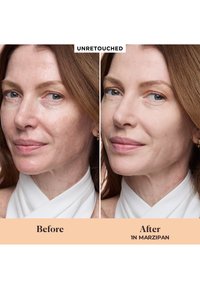Side-by-side sammenligning af en kvindes ansigt før og efter påføring af makeup, der viser en glattere hudtone og reduceret rødme efter.