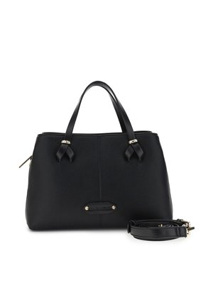 Musta nahkainen käsilaukku, jossa on kaksi kahvaa, kullanväriset metalliosat ja irrotettava olkahihna, joka on kierretty laukun viereen valkoiselle taustalle.