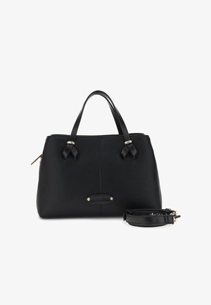 Sac à main en cuir noir avec deux anses, accessoires en métal doré et bandoulière amovible enroulée à côté, sur fond blanc.