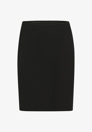 Juodas iki kelių sijonas, pagamintas iš minkštos, elastingos medžiagos. Sukurtas su prigludusia forma ir su šiek tiek suvyniojimo detale vienoje pusėje. Lygi tekstūra.