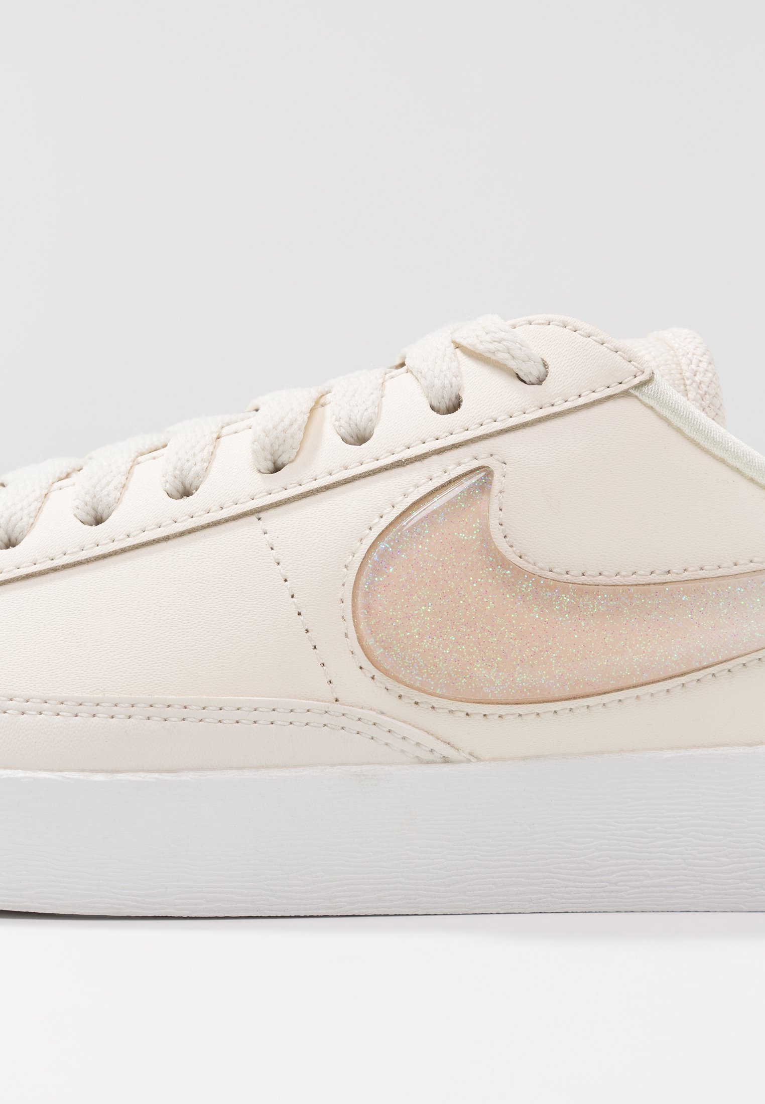 nike blazer low pale ivory