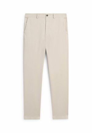 Pantaloni beige slim fit con passanti per cintura, chiusura frontale con bottone e cerniera, e tasche laterali, mostrati distesi su uno sfondo bianco.