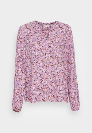 Blouse à manches longues en violet clair avec imprimé floral. Présente un col en V, des détails de boutons et des poignets froncés. Tissu doux et léger.