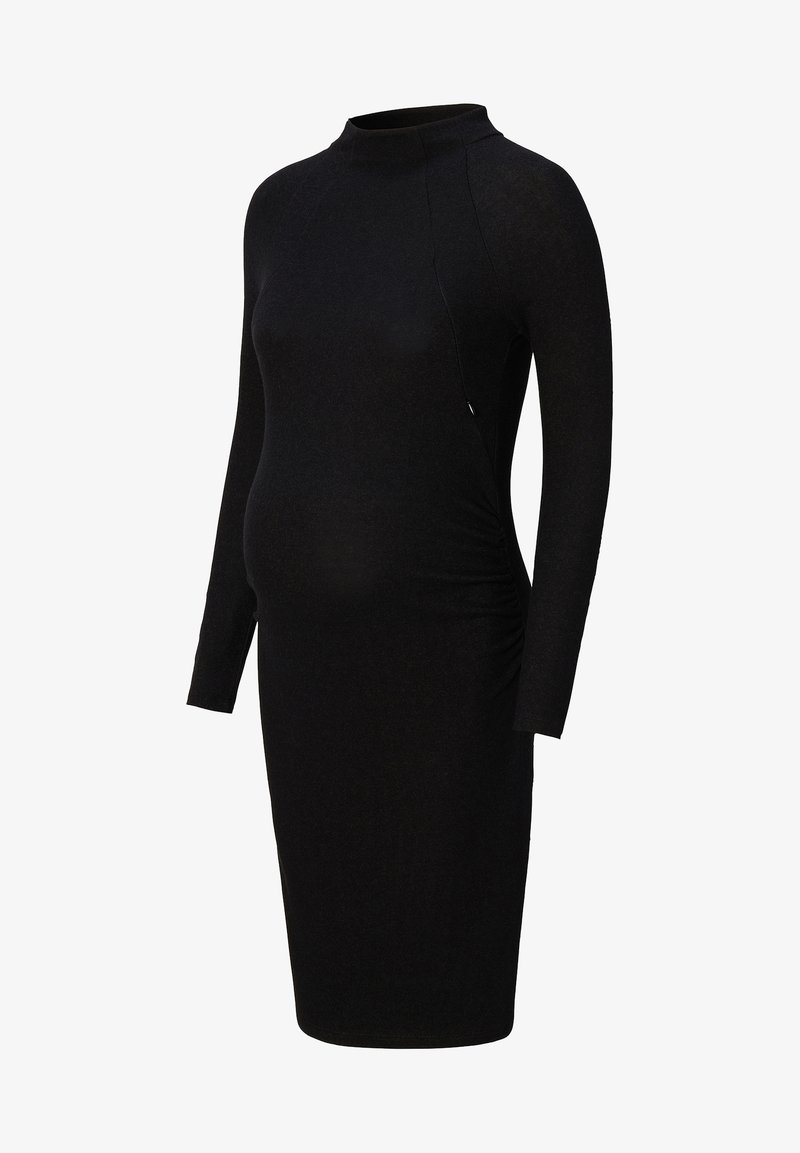 Robe de maternité noire à manches longues, cintrée, avec un col montant et des fronces latérales mettant en valeur le ventre de grossesse.