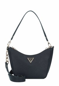 Borsa nera con texture, logo triangolare, tracolla rimovibile e hardware dorato. Presenta una chiusura con zip e un design curvo.