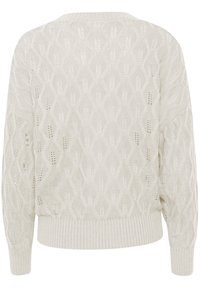 Helles cremefarbenes Strickpullover mit strukturiertem Muster, das gewebte Rauten und offene Maschen zeigt. Gerippte Bündchen und Saum. Lockere Passform.