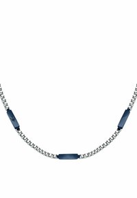 Collana in argento con catena, caratterizzata da accenti rettangolari blu navy e maglie con una texture liscia e lucida. Design semplice adatto a vari outfit.