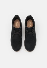 Clarks Botines bajos - black