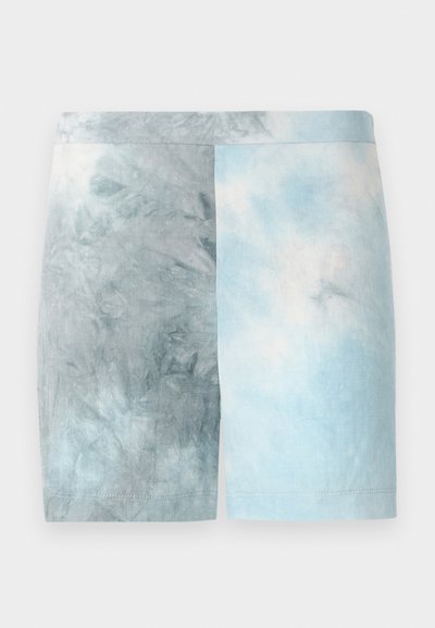 Spalvotas šortai su šviesiai mėlynos ir pilkos spalvų gradientu. Pagaminti iš minkštos medžiagos su lygiu paviršiumi ir elastinga juosta.