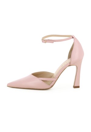 Décolleté rosa in pelle con tacco alto, punta appuntita, cinturino alla caviglia con fibbia e dettaglio ritagliato sul lato.