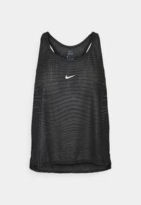 Černý sportovní top bez rukávů s kulatým výstřihem, s jemnými vlnitými vzory a bílým logem Nike na hrudi.