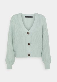 Jasno miętowozielony sweter zapinany na guziki z dekoltem w serek, długimi bufkami i czterema dużymi brązowymi guzikami z przodu. Całość o fakturowanej tkaninie.