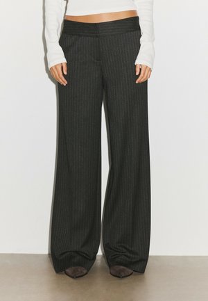 Stradivarius, STRIPED LOW-RISE SMART TROUSERS - Pantalon classique - mottled dark grey