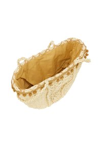 Vævet stråkurv i creme med en tanfarvet stofforing. Har flettede håndtag og pom-pom dekoration langs den øverste kant.